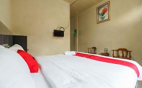 RedDoorz near Bukit Kubu Berastagi